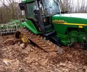 ماشین های غول پیکر؛ تراکتور تا کمر گیر کرد تو گل واسه اینکه دربیاد یکی آوردن هیولا