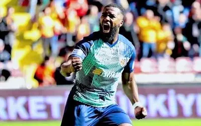 خارجی مدنظر استقلال با دستمزد ۱۱۵ میلیارد تومانی راضی می شود؟