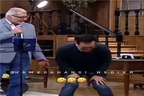 سکانس خندان؛ حامد آهنگی شرکت کننده آورده آهنگ بخونه میگه هرچی فحشه این تو نوشتن