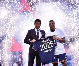 امباپه با شرایط عجیب سرانجام با PSG تمدید کرد