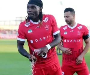 ستاره پرسپولیس از دربی جا نمی ماند