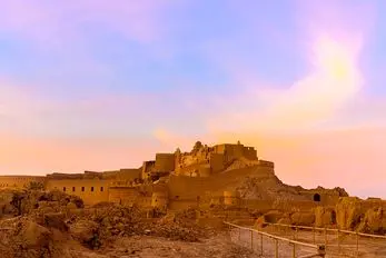 زلزله‌ای که تاریخ را لرزاند؛ ویرانه‌های ارگ بم و شکوهی که همچنان پابرجاست!