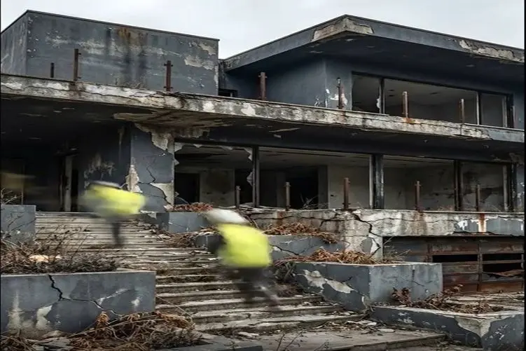 معماری خلاقانه؛ بنااازم خرابه ی فکستنی رو تعمیر کردن سبک ویلاهای لوکس کره ای فوق شیک