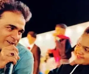 آواز محلی؛ استاد قاسم فاضلی دخترش رو بغل کرده چه آهنگی میخونه فقط رقص عوامل پشت صحنه