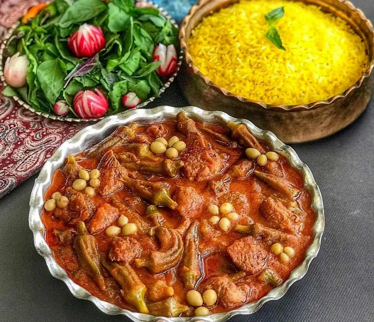 طرز تهیه خوراک بامیه به روش اصیل جنوبی / همراه با ترفندای خوشمزه شدن و لزج نشدن