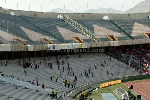 (عکس) هجوم هواداران پرسپولیس به سکوهای ممنوعه ورزشگاه آزادی!
