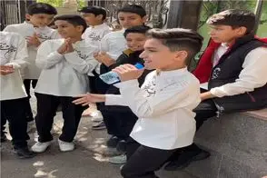 آواز شاد؛ دهه نودیا دم مدرسه معرکه گرفتن چیکا کردی با دلم وای میخونن چه باحاله