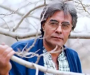 آواز احساسی؛ خسرو شکیبایی چه با رقص و رامشگری آهنگ مادر من رو میخونه خدا بیامرزتش