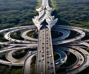 معماری خلاقانه؛ پل هزارتو پیچی با تونل شمشیری ساختن ابهتش آدمو میگیره