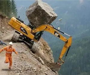 جا به جایی جانکاه؛ اپراتور بیل مکانیکی کرد آنچه نباید شد آنچه نبایست