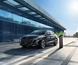 این خودروی فوق لوکس مسافر ایران است؛ رخ شیک و پیک ماشینو باش