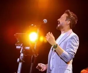 آواز عاشقانه؛ همین راغب تو را که دیدم رو خوند کل سالن کنسرت رو ستاره بارون کردن