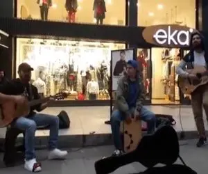 آواز خیابانی؛ ببینید که این گروه چطور آهنگ نازی ناز کن رو  با احساس اجرا میکنن!