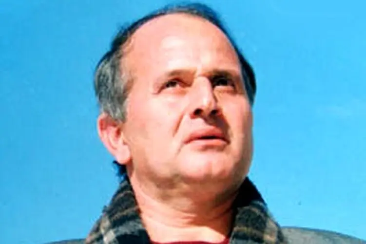 آواز زیبای ایرج بسطامی من مانده ام تنهای تنها مردی که پس از مرگش همه شناختنش