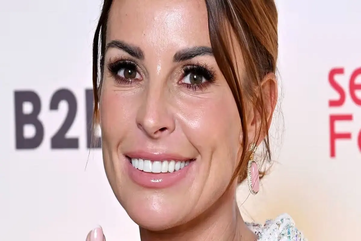 راز پوست بی_نقص سلبریتی_ها _ از انتخاب درست کرم پودر تا ماندگاری بالا - تصویر 3