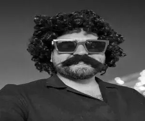 آواز احساسی؛ آهنگ عاشقانه خواننده ترک زبان با صدای عالی و وسط دریاچه که شنیدنیه واقعا