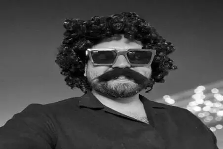 آواز احساسی؛ آهنگ عاشقانه خواننده ترک زبان با صدای عالی و وسط دریاچه که شنیدنیه واقعا