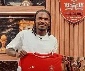(عکس) مهاجم پرسپولیس به عشقش رسید