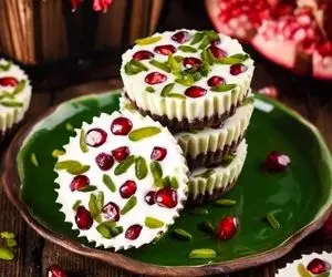 طرز تهیه یه "چیز کیک انار فوری" برای اونایی که هنوز هیچی برای شب یلدا درست نکردن