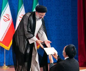  هدیه دعایی به رئیسی چه بود؟ + عکس