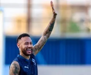 (عکس) مجسمه خنده‌دار نیمار در ورودی هتل اسپیناس 