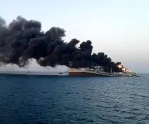 (عکس) پایان تلخ ناو خارک؛ ناو ارتش در دریای عمان غرق شد