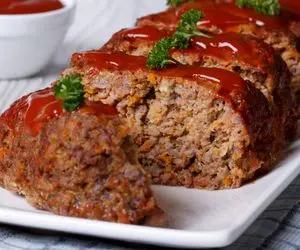 آموزش آشپزی؛ لذیذترین رولت گوشت که توش اسفناج و قارچ داره با یه سس جذاب