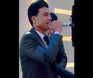 ترانه شاد؛ پسر کد شلواری چه با حس آهنگ لیلا لیلا رو میخونه ناز نفسش فقط صدا جیغارو