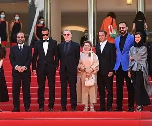 اصغر فرهادی، سارینا فرهادی و امیر جدیدی در فرش قرمز کن