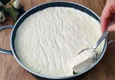 آموزش آشپزی؛ طرز تهیه ماست خونگی با نکات مهم سفت و خامه ای شدنش