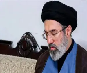 حجت‌الاسلام مجتبی خامنه‌ای زنده است