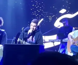 آواز عاشقانه؛ آرون افشار می خونه خبر داری از این حال خراب یه اصفهان جوابش رو میده