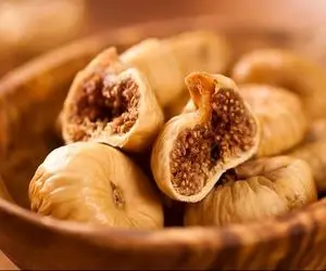 ترفندای خونگی خشک کردن انجیر؛ با چند تا حرکت ساده یه پایه مَشتی درست کن واسه فیلم دیدنت