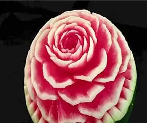 ایده و خلاقیت؛ هندونه شب یلداتو دو سوته طرح گل رز در بیار مهمونات صفا کنن
