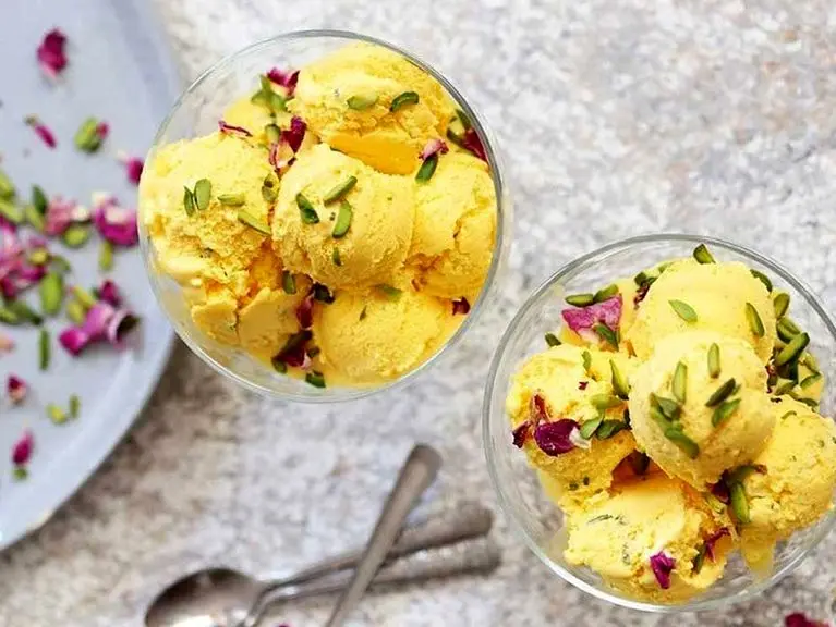 آموزش آشپزی؛ طرز تهیه بستنی سنتی زعفرانی با همه نکات
