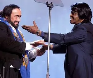 آواز غربی؛ گوشها گاهی نیاز به نوازش دارند؛ اجرای دو نفره از دو اسطوره موسیقی جهان! 