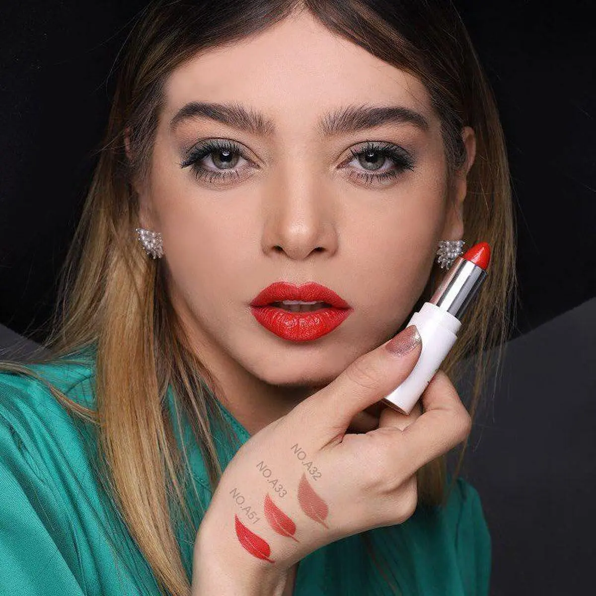 چه جوری رژ لب بزنیم؟