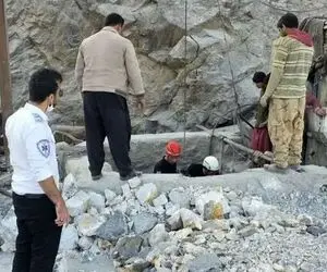 محبوس شدن ۲۴ نفر در پی ریزش معدن بافق