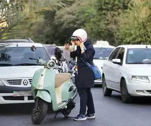 ویدیوی پربیننده از مادر موتورسوار به همراه فرزندش با کلاه ایمنی