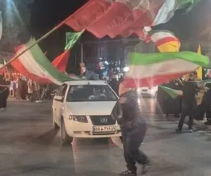 دانلودآهنگ؛ پسر سندروم دان با پرچم چه رژه ای میره 