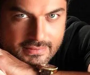 قول سام درخشانی به علی انصاریان با قلب‌های قرمز