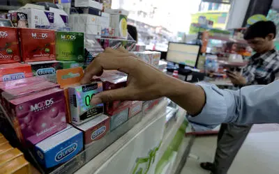 فروش کاندوم و داروهای پیشگیری از بارداری ممنوع شده است؟
