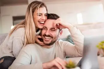 بهترین رفتار واسه به حرف آوردن شوهر درون گرا؛ چطور بفهمم مرد من اخلاقشه یا سرد شده