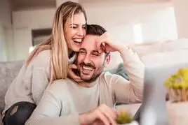 بهترین رفتار واسه به حرف آوردن شوهر درون گرا؛ چطور بفهمم مرد من اخلاقشه یا سرد شده