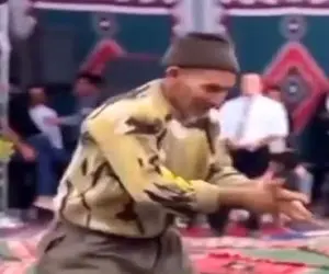 آواز شاد؛ ببینید این پیرمرد ریزه میزه با آهنگ ترکی تو عروسی چه بشکن بالانسی میزنه