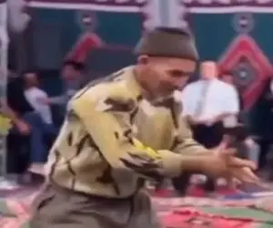 آواز شاد؛ ببینید این پیرمرد ریزه میزه با آهنگ ترکی تو عروسی چه بشکن بالانسی میزنه