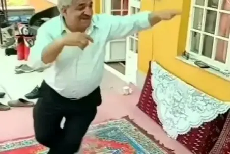 آواز شاد؛ پدر انقد ادایی دیده بودین؟ چه ریز و ملوس میاد وسط حرکن موزون پر ادا میره