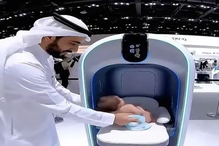 تکنولوژی نوین؛ دبی هم دیگه شورشو درآوورده تو پیشرفته بودن دستگاه بچه پوشک کن ساخته