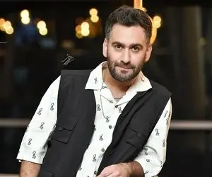 آواز هنرمندانه؛ رقص خاص نیما شعبانژاد جلو جمع که یذره هم خجالت نمیکشه از اطواراش