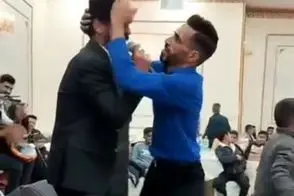 آواز عجیب مجیب؛ مرده با ده من ریش و سبیل با آهنگ نرو مریم میرقصه پای خواننده رو گرفته